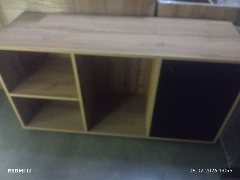 Шкафчик с полочками