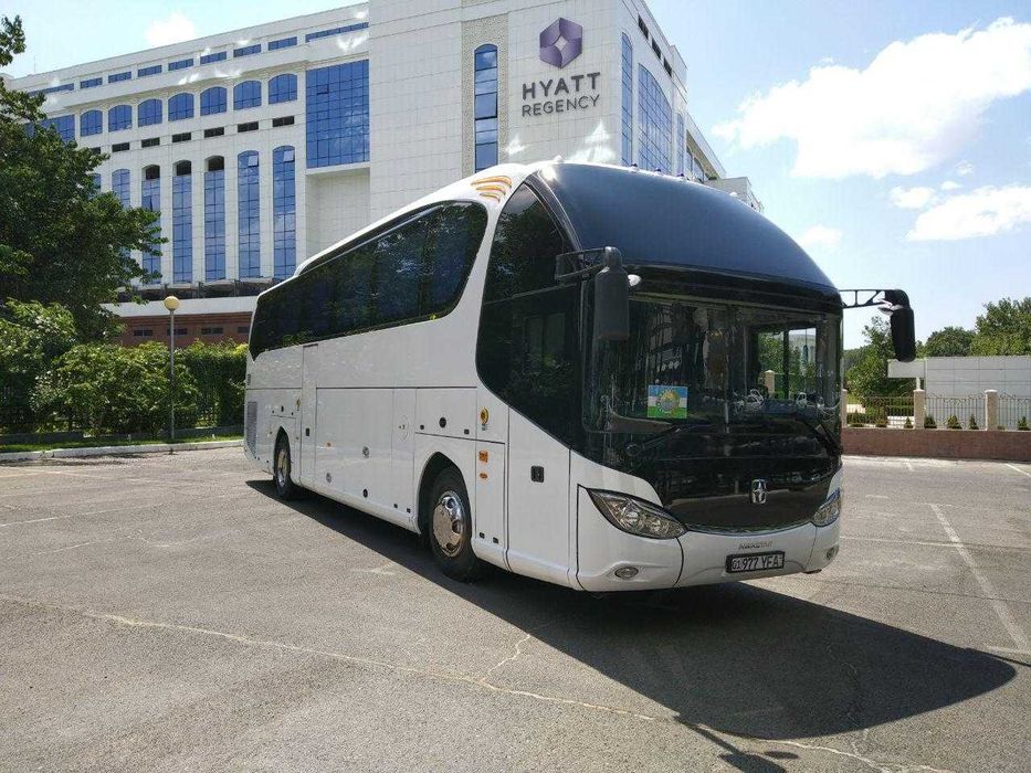 Туристический автобус в Самарканде. Туристические автобусы Узб. Туристический автобус Бухара.
