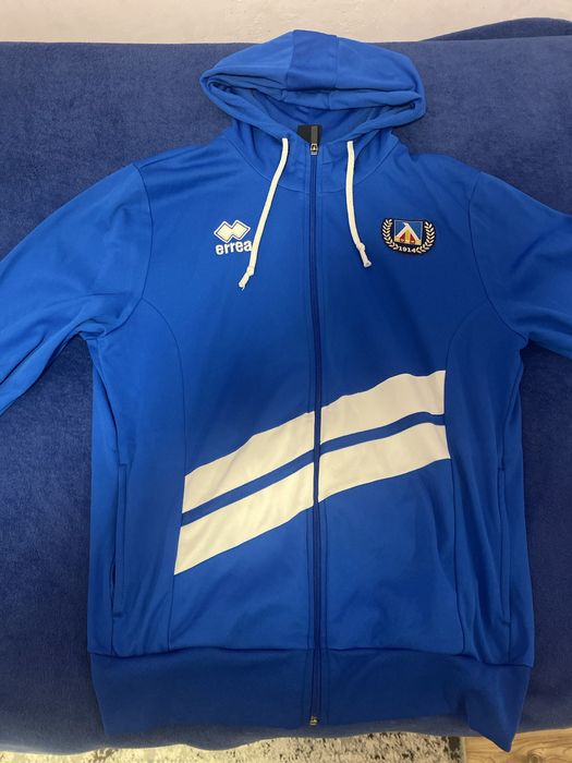 Официални дрехи на Левски