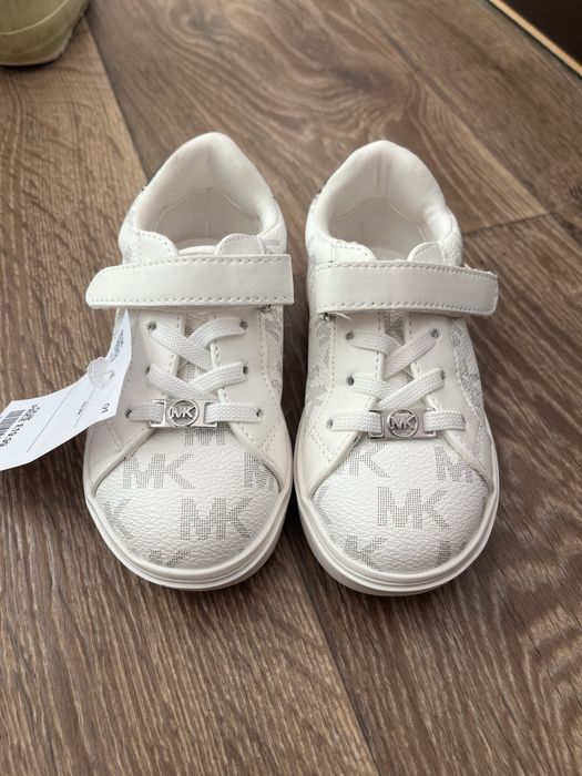 Маратонки и ботуши Adidas Nike Crocs Michael Kors Zara