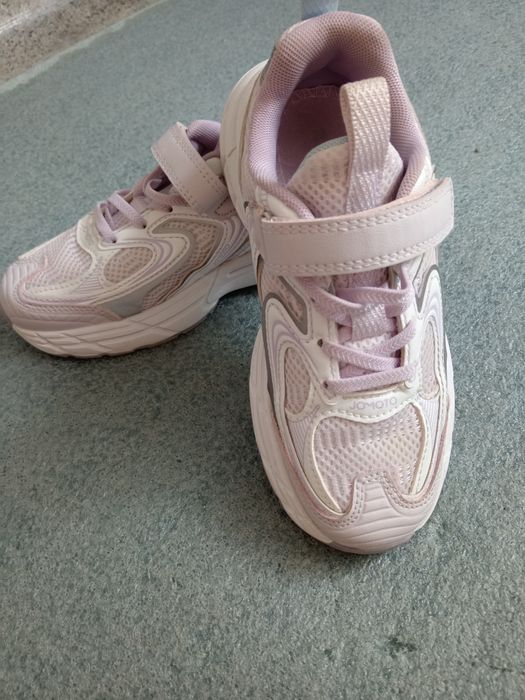 Кроссовки на девочку