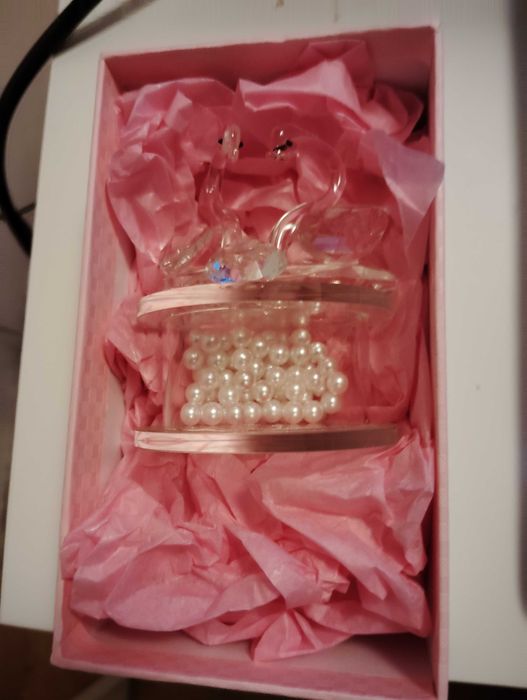 Стъклени лебеди с перли