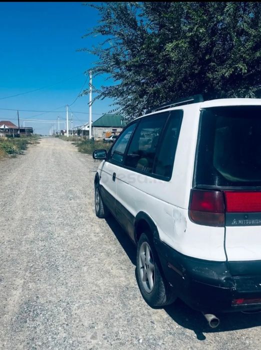 Mitsubishi space wagon