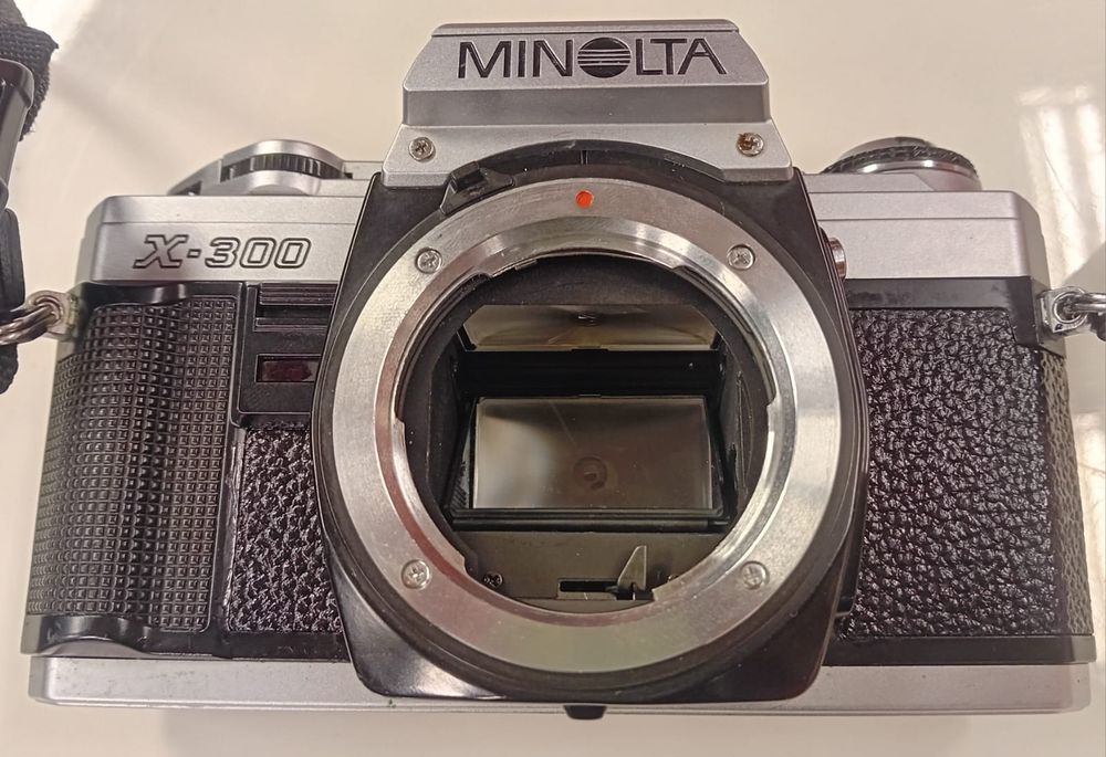 Minolta X-300 + obiectiv zoom - DEFECT