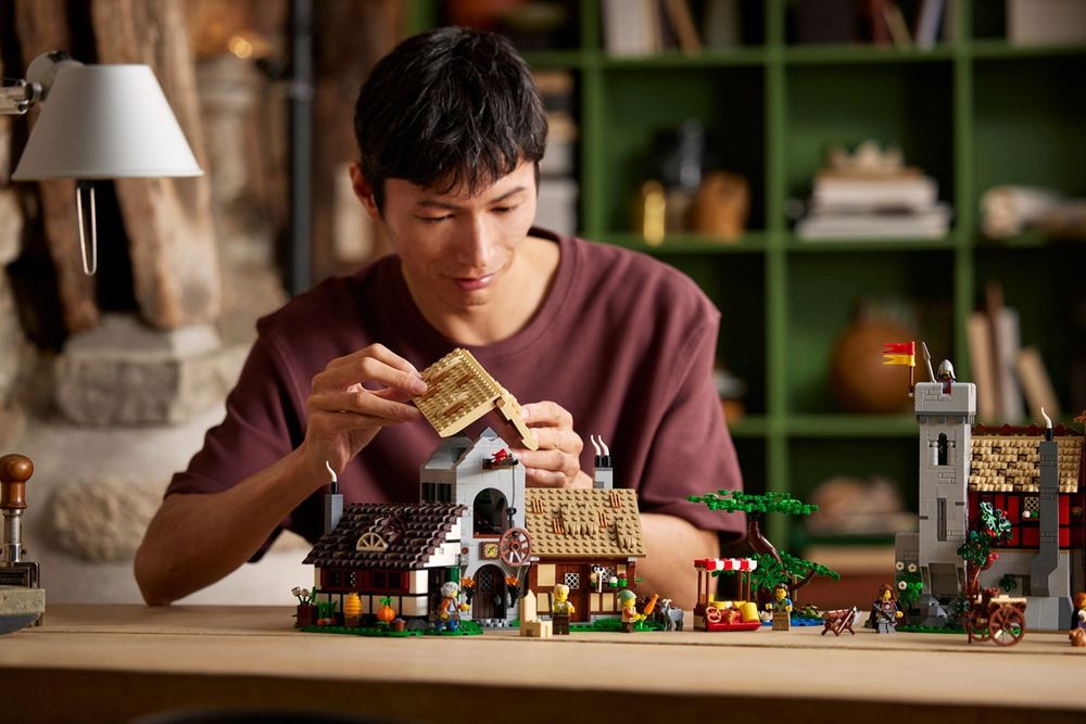 Lego 10332 Средновековен градски площад LEGO Icons Medieval Town Squar