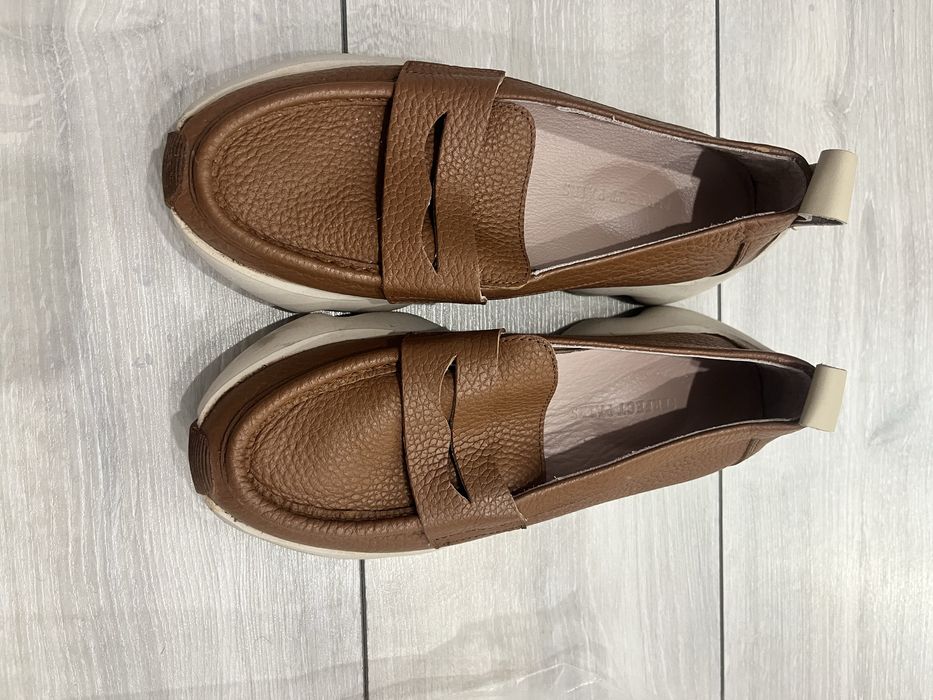 Кроссовки женская