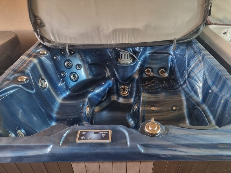 Vând jacuzzi Balboua