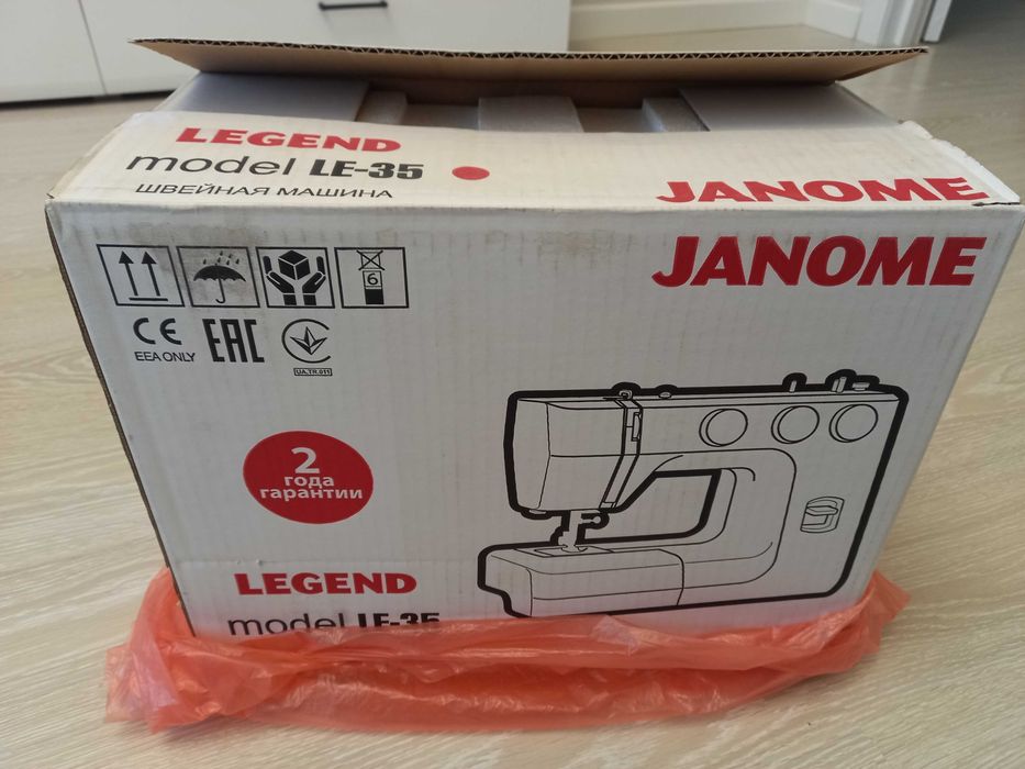 Швейная машинка Janome LE-35