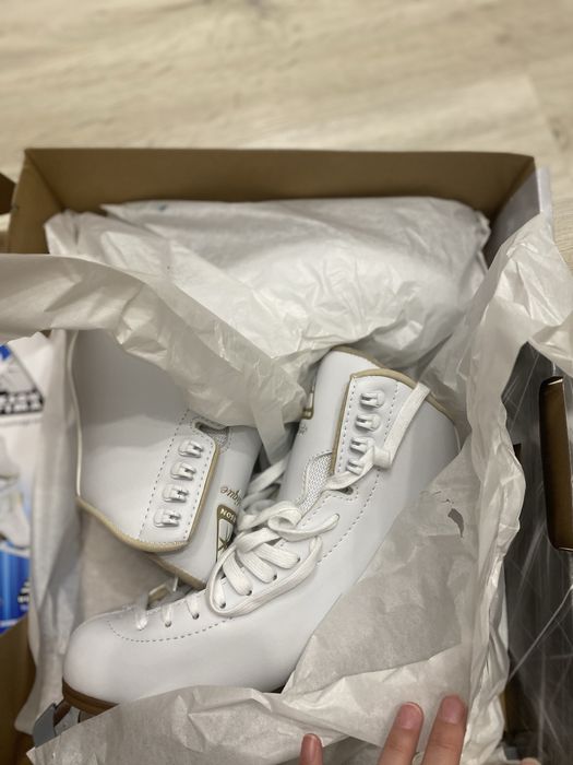 Коньки Jakson Artiste новые професионнальные