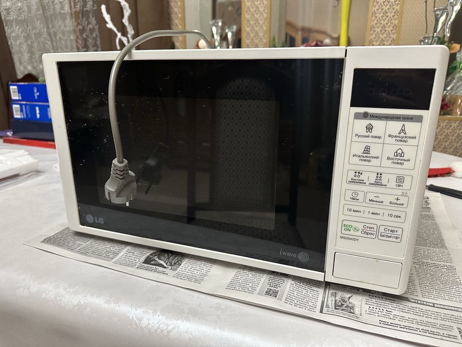 Продаю микроволновую печь LG с дефектом