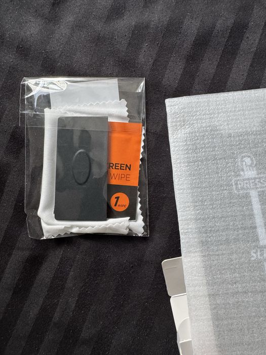 Folie Iphone 16e,14,13 pro/13 Spigen privacy!