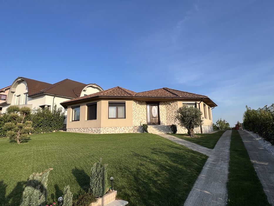 Casa  pe  doja spitalu judetean/hanu pescarilor teren 1250