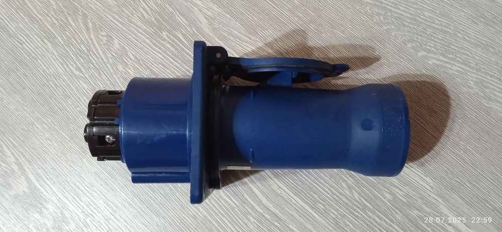 Продаётся 4контакная 3фазовая розетка и вилка на 660волть