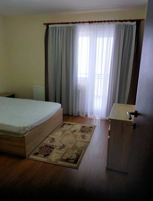 Închiriez apartament 3 camere