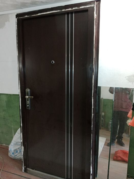 Продам дверь входная б/у