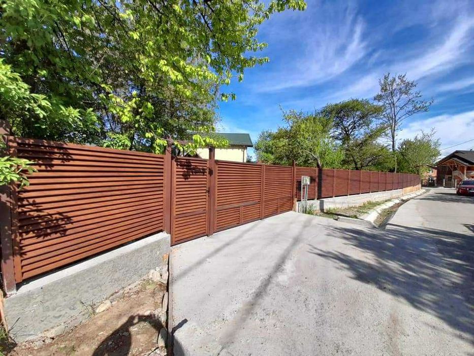 Garduri si porti din panou stil jaluzele, sipca metalica, plasa si BCA