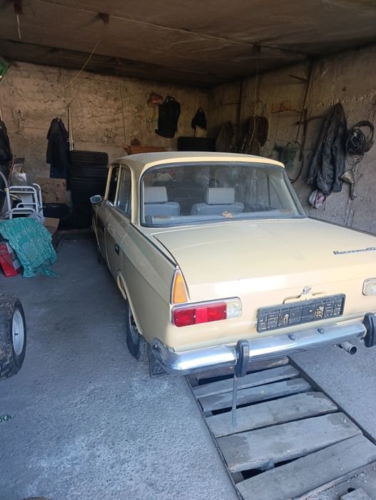 Автомобиль москвич иж412