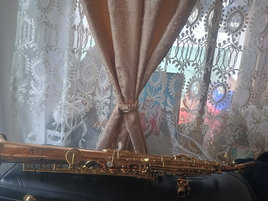 Vând saxofon sopran drept thomann tss 350