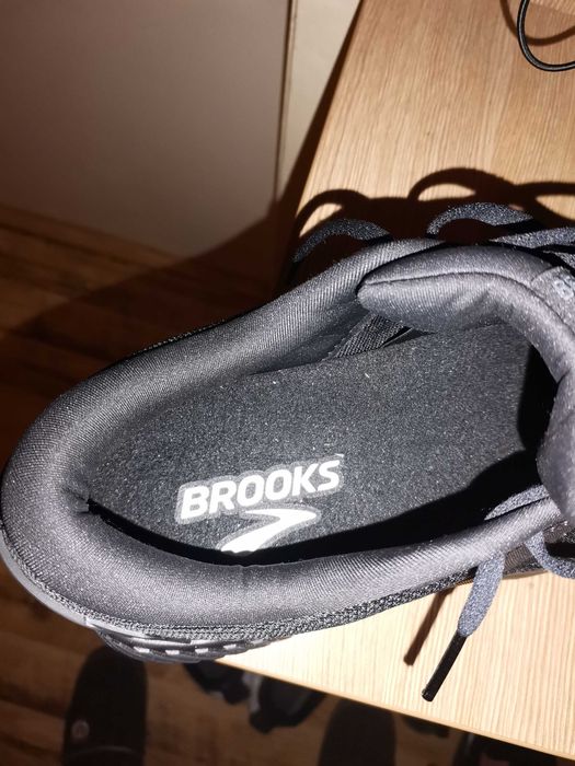 Маратонки Brooks