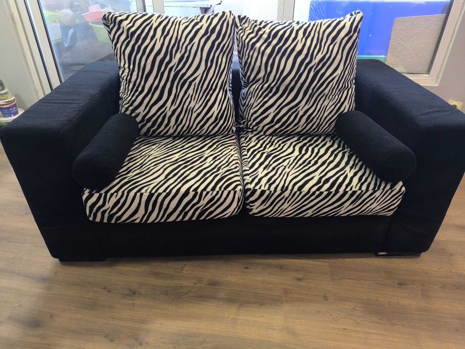 Продавам диван двойка с опция сън.