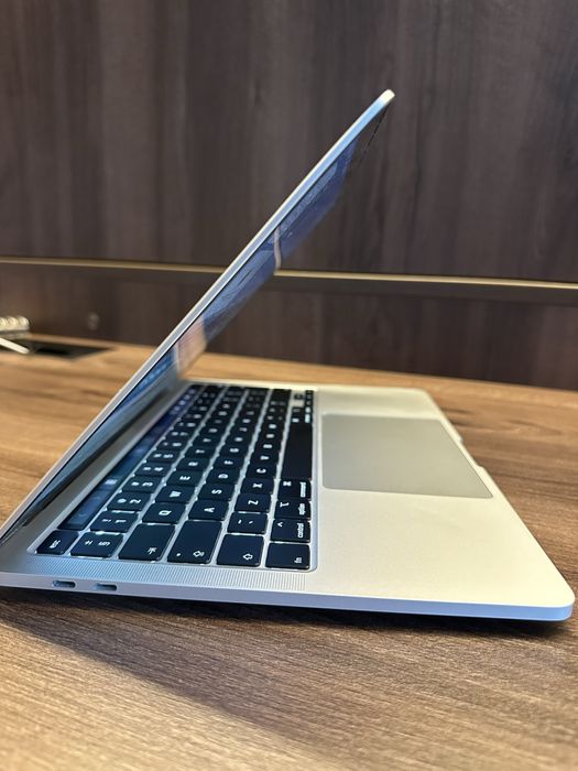 MacBook Pro 13 2020, 16GB RAM, 512GB SSD, 4 porturi Thunderbolt, Baterie 274 cicluri, Full Box