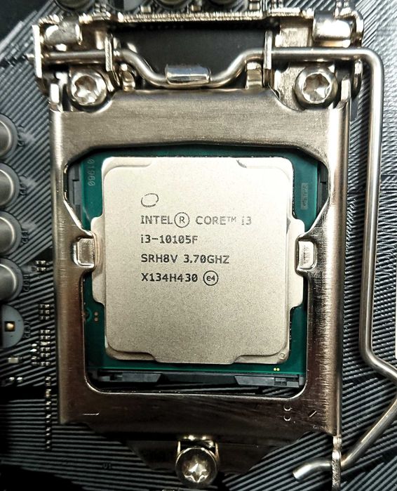 Процесор за игри i3-10105F (новият i7-7700K) + дъно Asrock H470