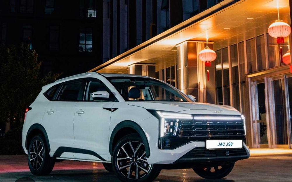 Jac JS 8 zamonaviy 7 kishilik krossover