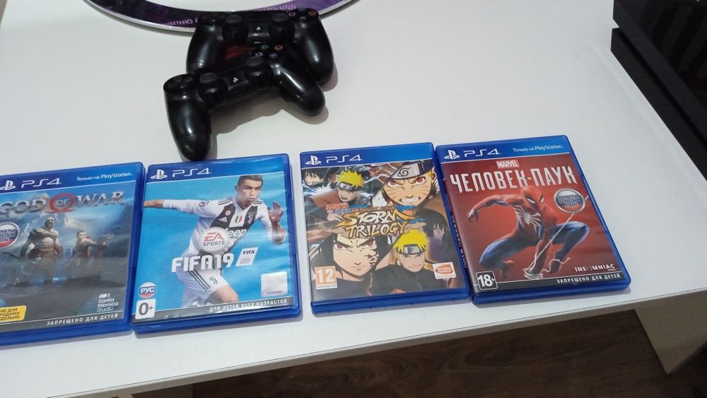 Playstation 4 (2 джойстика)