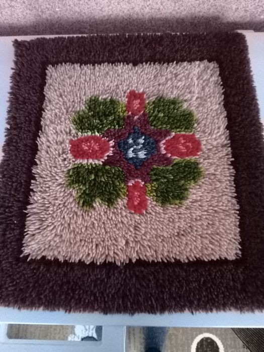 Вълнен  комплект за диван,фотьойли и табуретки