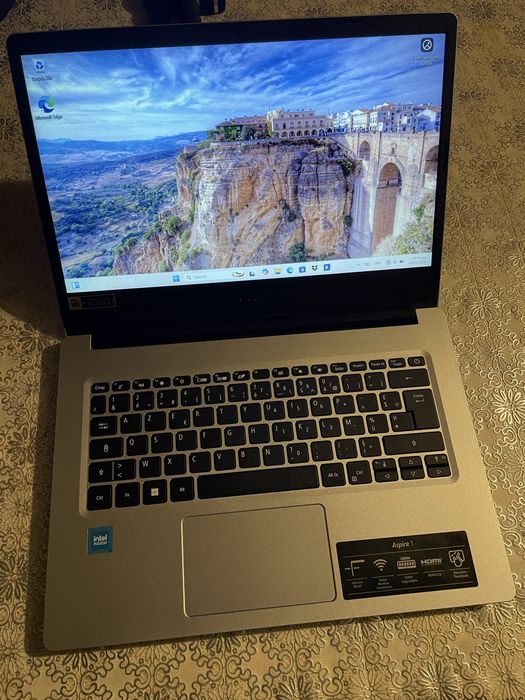 Leptop acer aspir nou nouti 2025