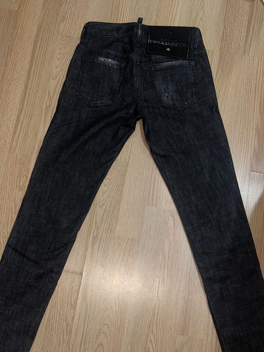 Vând blugi DSQUARED2