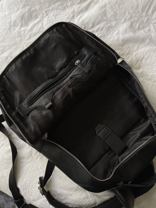 Минималистичный кожаный рюкзак