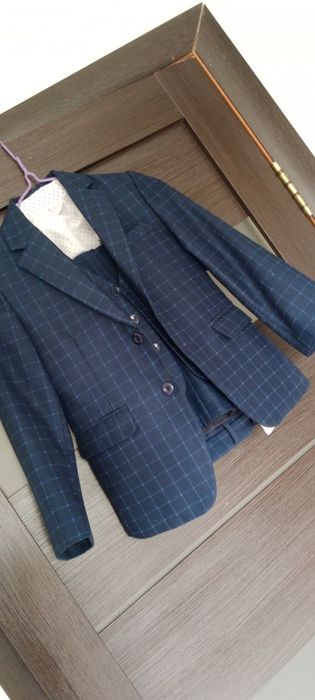 Продам костюм тройка 1 класс