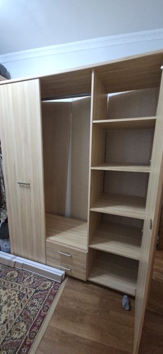 Шкаф б/у есігін түсіп калган конырып алу керек 9000