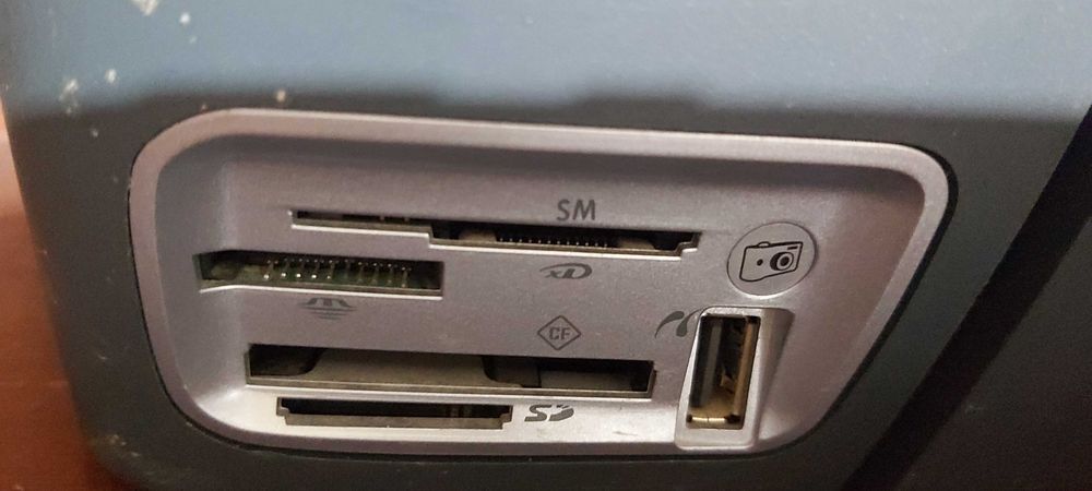 Продавам принтер скенер копир три в едно