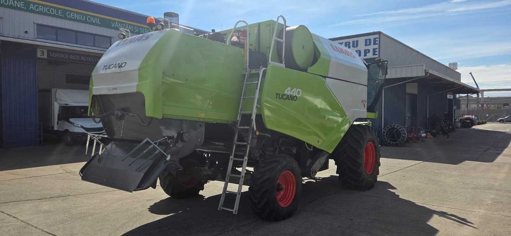 Combina Claas Tucano 440 T4i