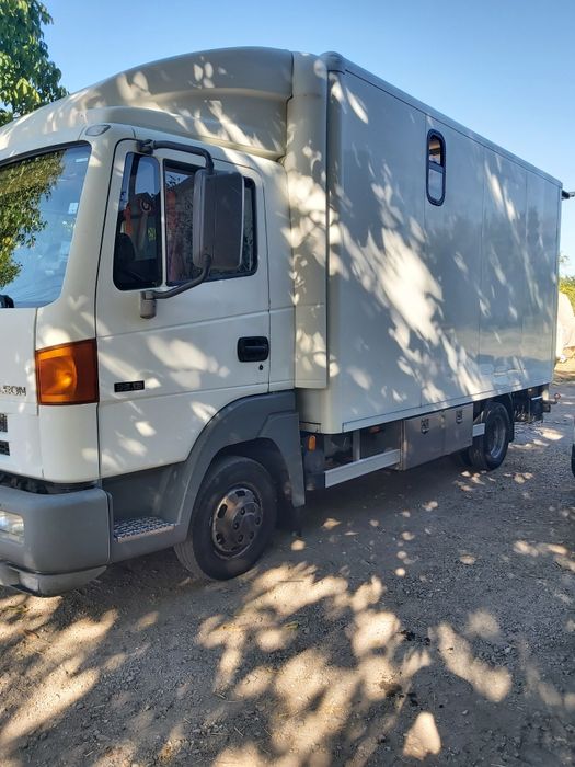 Продавам Животновоз Нисан Атлеон