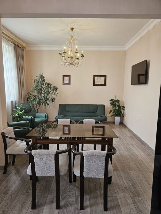 Продаётся 4/4/4 квартира