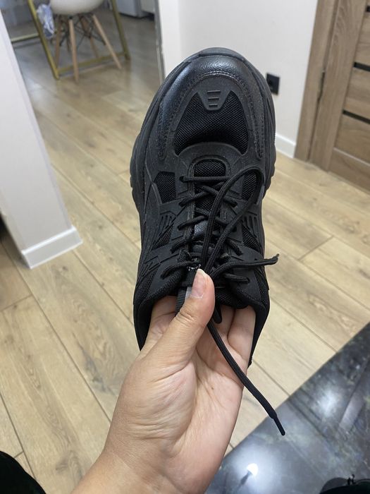 Кроссовки черные с большими подошвами