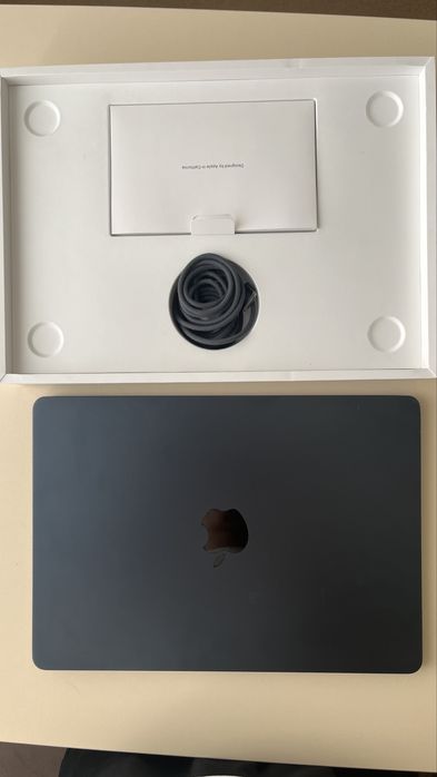 Macbook air 2022 8/256, заблокирован