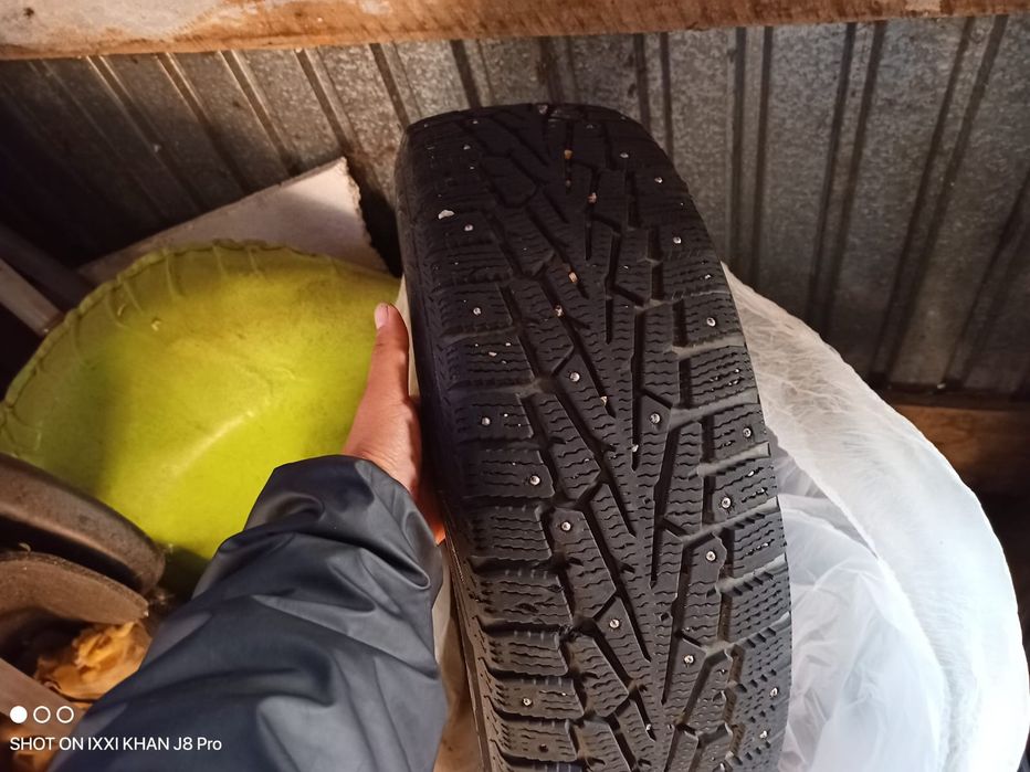 Продам шины зимние ЦЕНА ОКОНЧАТЕЛЬНАЯ!