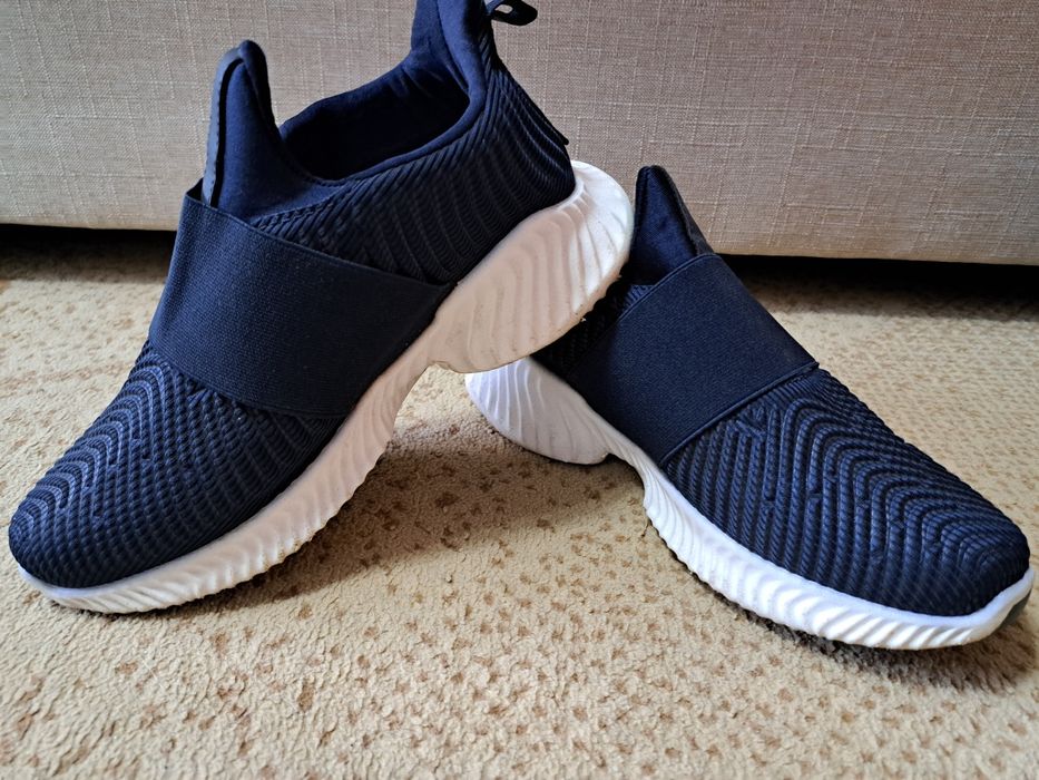 Кроссовки женские