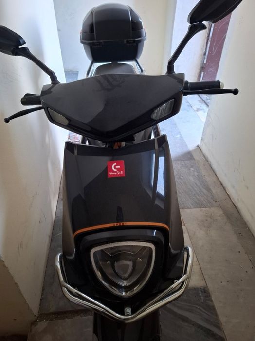 SKUTER  s o t i l a d i. Holati zoʻr, koʻp minilmagan. Faqat masjidga