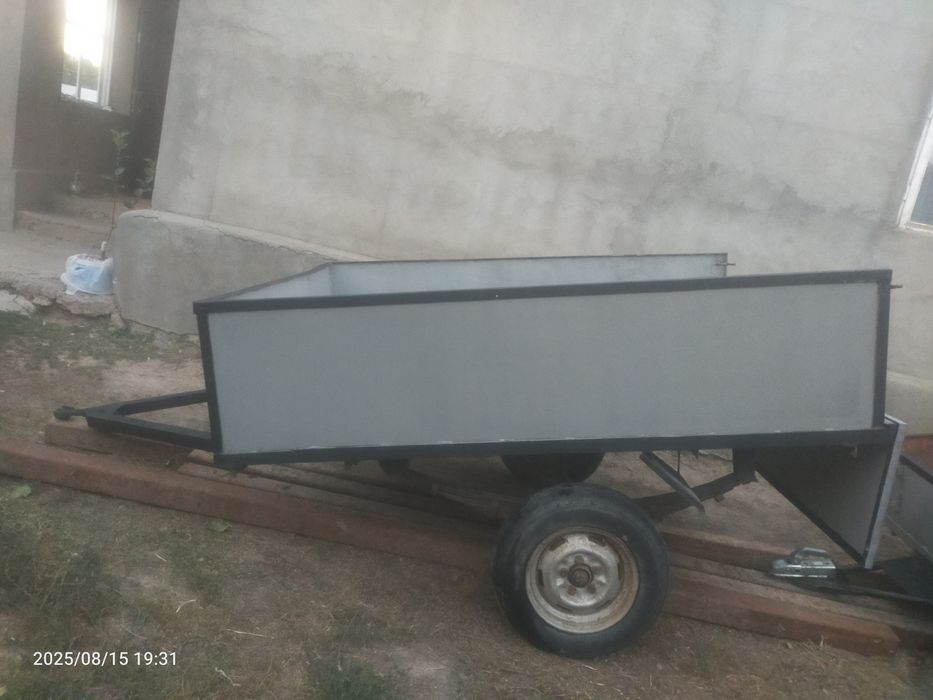 Екі прицеп жеңіл көлікке