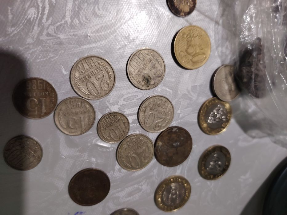 Продам старые монеты пришити звоните