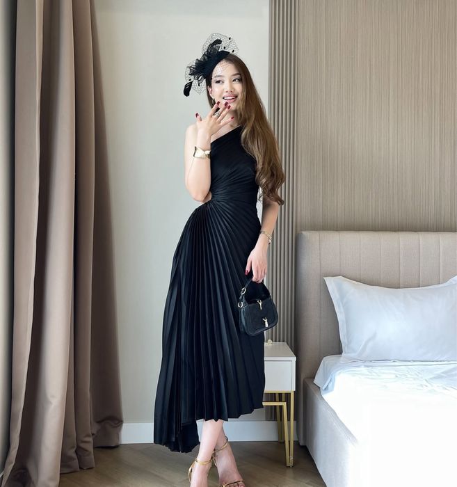 Платье ассиметрия черное