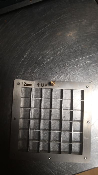 Проф. Машина за рязане, на кубчета