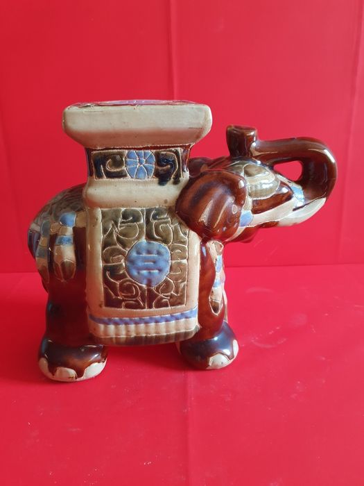 Порцеланов слон кашпа