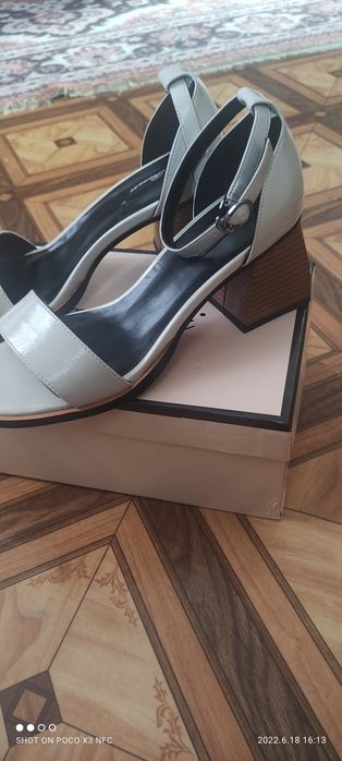 Продам Босоножки