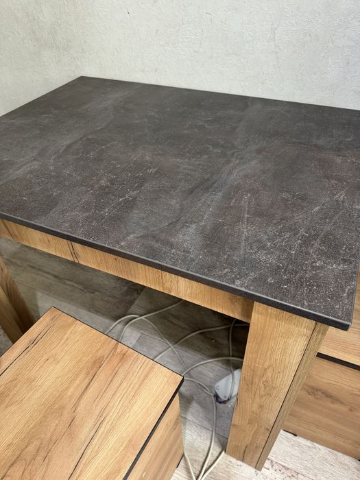 Продам стол с табуретками 2шт как новый почти не пользовались СРОЧНО